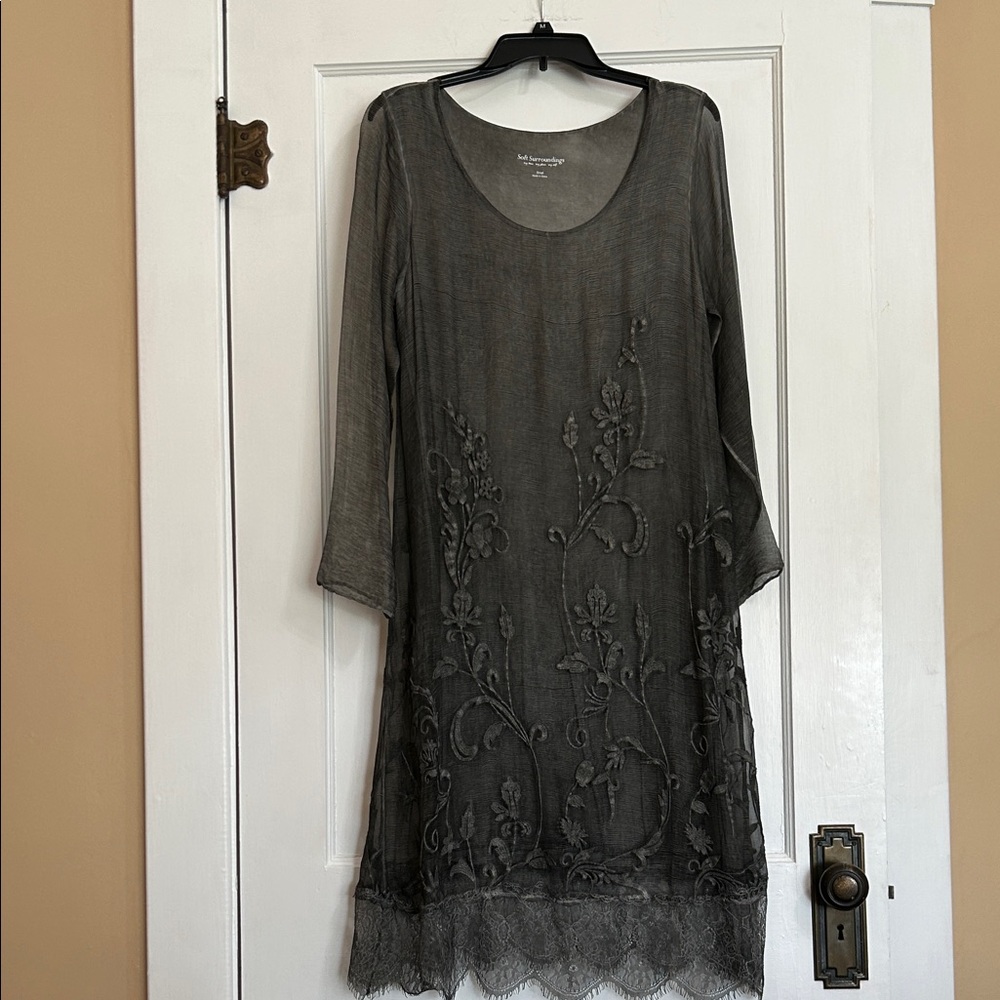 100% Silk Shell Soft Surroundings Gray Embroidered Long Sleeve Dress. S